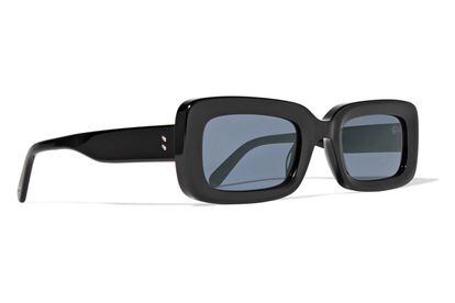 Unas gafas rectangulares y retro son atemporales. Estas, de Stella McCartney, están rebajas a 96 euros en Net-a-porter (antes 240).