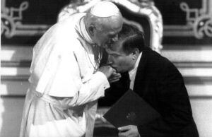 Juan Pablo II recibe a Walesa, en 1991