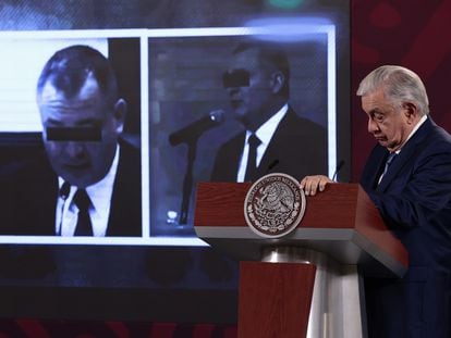 López Obrador proyecta imágenes de García Luna, durante su conferencia matutina del pasado 21 de febrero.