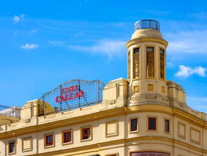 La torre-esquina de los cines Callao, primera obra de Luis Gutiérrez Soto en la ciudad.