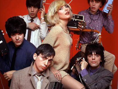 Debbie Harry, con la formación de Blondie.