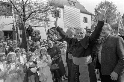 Joseph Ratzinger, recién nombrado arzobispo de Múnich y Frisinga, en mayo de 1977 en la capital bávara.