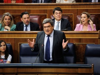 El ministro de Inclusión, Seguridad Social y Migraciones, José Luis Escrivá, interviene este miércoles en el Congreso.