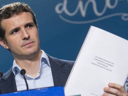 El vicesecretario de comunicación del Partido Popular, Pablo Casado, durante una rueda de prensa el martes.