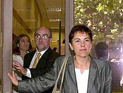 Aizpurua, directora de <b></b><i>Gara,</i> a su salida de la Audiencia Nacional.