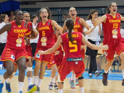 Las jugadoras de la selecci&oacute;n Sub-18, en Eslovenia.