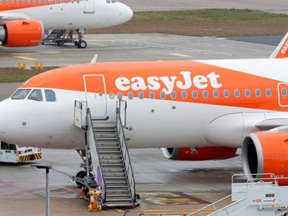 Aviones de EasyJet en el aeropuerto londinense de Lutton.