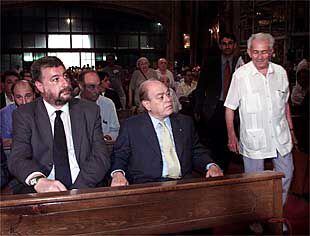 José María Fidalgo, líder de CC OO, a la izquierda, junto a Jordi Pujol, y a la derecha, Marcelino Camacho.