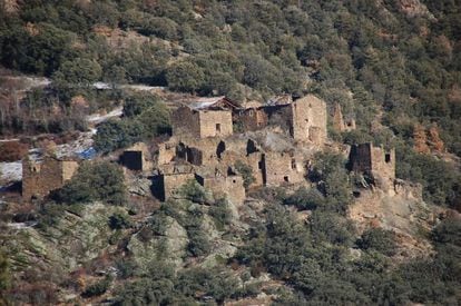 Pueblo en Lleida de 44 hectáreas en venta por 450.000 euros.