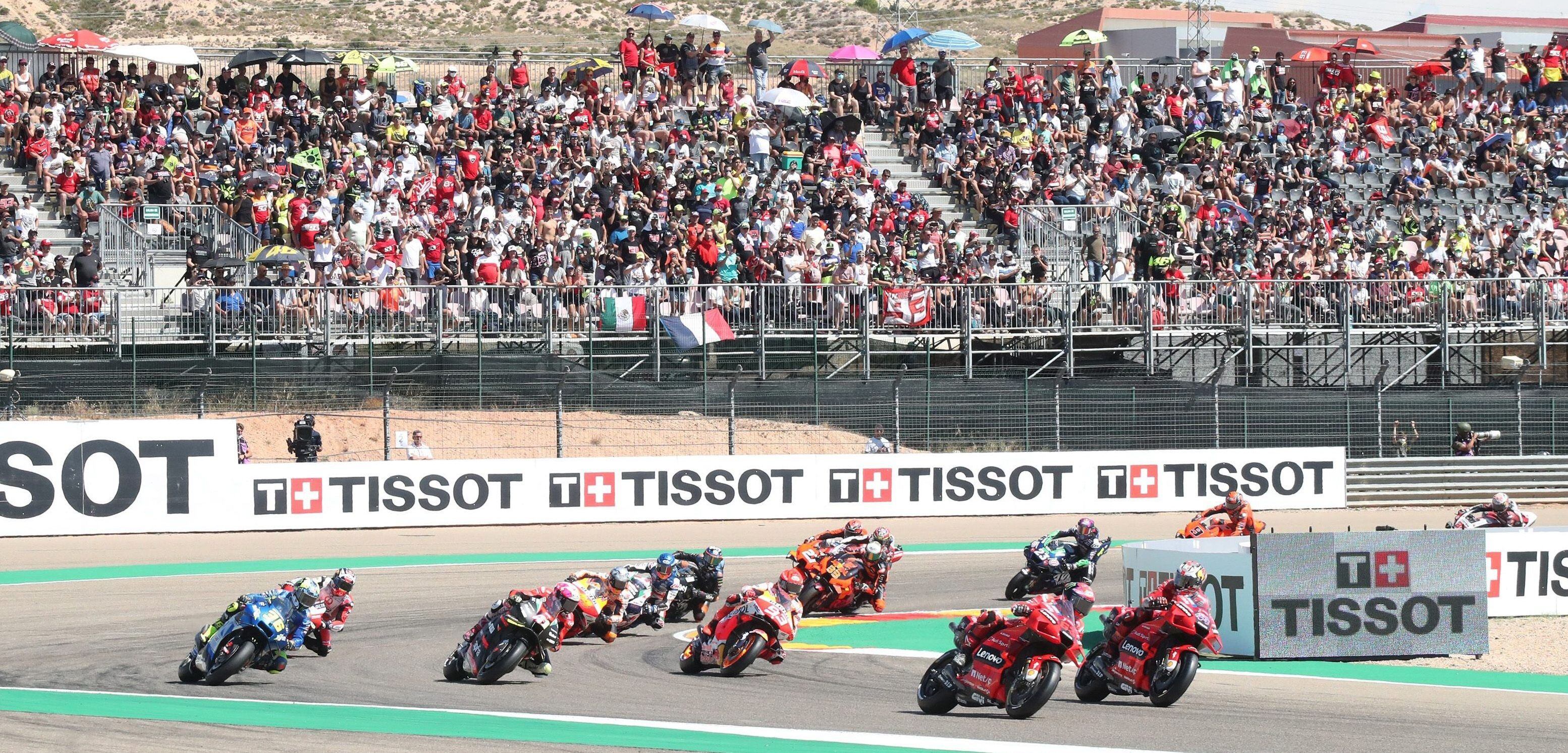 Inicio de la carrera de MotoGP en Alcañiz, que acogió a 13.578 espectadores.