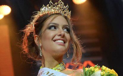 Oksana Voevodina tras ganar el certamen de belleza Miss Moscú en 2015. 