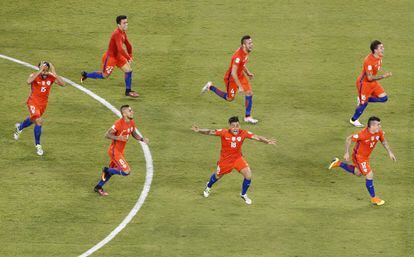 Los chilenos celebran el título.