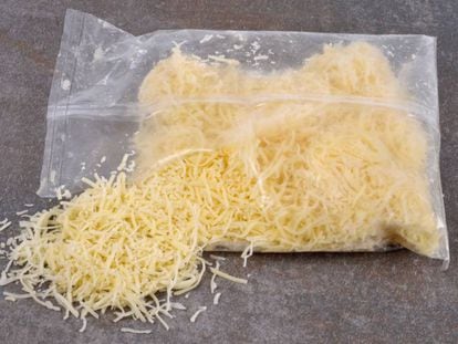 Patata, huevos y otros ingredientes con los que se hace el rallado que no es queso