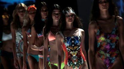 Bikinis en el desfile Fashion Rio Summer 2012.