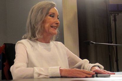 La actriz Núria Espert, premio Princesa de Asturias de Las Artes 2016, hoy jueves en una rueda de prensa en Oviedo.