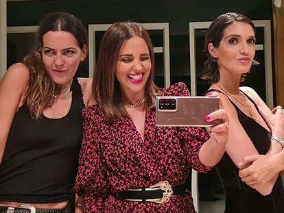 Paula Echevarría y Sara Carbonero junto a Elena Hernández.