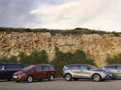 De izquierda a derecha, los súiper familiares de siete plazas Mercedes Clase V, Seat Alhambra, Renault Espace y Ford S-Max.