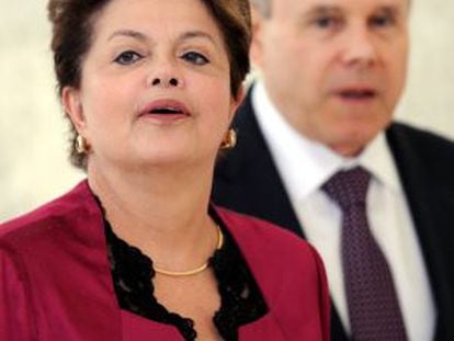 La presidenta de Brasil, Dilma Rousseff, junto al ministro de Hacienda, Guido Mantega.