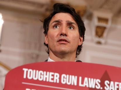 El primer ministro canadiense, Justin Trudeau, en la conferencia de prensa en Ottawa en la que anunció este lunes el proyecto de ley para limitar la compraventa de armas.