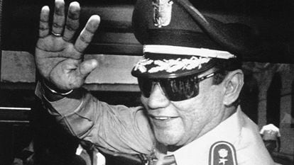El dictador panameño Manuel Antonio Noriega, en 1989 en el palacio presidencial.