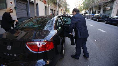 Iceta i Escarp, ante la sede del PSC.