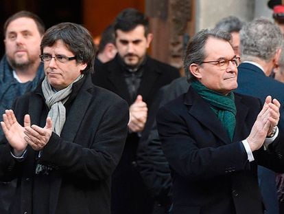 Los expresidentes de la Generalitat Carles Puigdemont, a la izquierda, y Artur Mas, en abril de 2021.