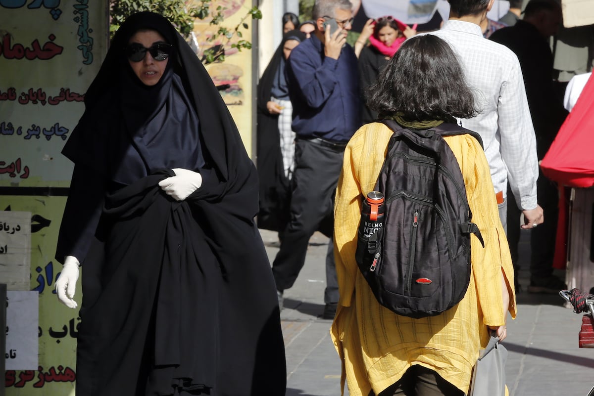 Irán confisca decenas de miles de coches de mujeres sin velo, según Amnistía Internacional | Internacional