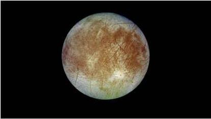 Una captura de Europa, uno de los cuatro satélites galileanos de Júpiter.
