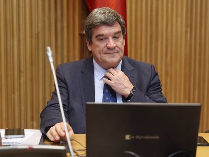 El ministro de Inclusión, Seguridad Social y Migraciones, José Luis Escrivá, junto a el diputado en el congreso por el PSOE, Rafael Simancas, comparece en la Comisión de Seguimiento y Evaluación de los acuerdos del Pacto de Toledo, en el Congreso de los Diputados, a 21 de julio de 2022, en Madrid (España). Durante su comparecencia, el ministro ha informado sobre la reforma del Régimen Especial de Trabajadores Autónomos.
21 JULIO 2022;CUOTAS;TRABAJADORES POR CUENTA PROPIA;
Eduardo Parra / Europa Press
21/07/2022