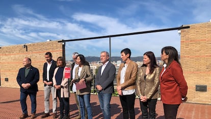 De izquierda, los alcaldes del PSC y ahora candidatos Carles Ruiz (Viladecans), Ruben Guijarro (Badalona), Núria Marín (L'Hospitalet), Antonio Balmón (Cornellà), Núria Parlon (Santa Coloma), Jaume Collboni (Barcelona), Filo Cañete (Sant Adrià), Gemma Badia (Gavà) y Maria Miranda (Castelldefels).