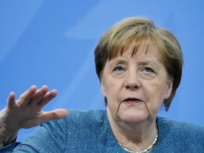 La canciller alemana, Angela Merkel, durante la rueda de prensa tras la reunión con los líderes regionales el 26 de abril.
