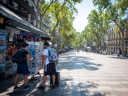 La Rambla de Barcelona, prácticamente vacía este 2 de agosto.