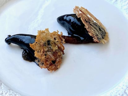 Puntillitas rellenas de morcilla dulce con salsa de su tinta (Menú 2020) J.C. CAPEL