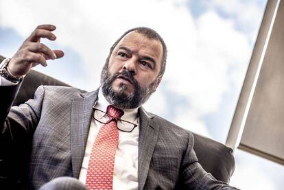 Carlos Negret, Defensor del Pueblo de Colombia, en su despacho.