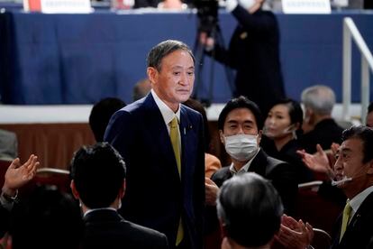 Yoshihide Suga, hasta ahora ministro portavoz y sucesor de Shinzo Abe, este lunes en la sede de su partido en Tokio.