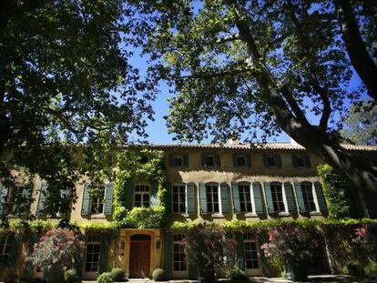 Fachada de la Abad&iacute;a de Pierredon, en la Provenza francesa tras la restauraci&oacute;n realizada por la familia Lafourcade.