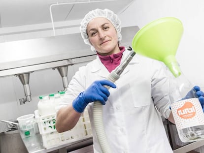 Instalaciones en las que la ganadera Concha Laje embotella la marca de leche Rural Muller. 