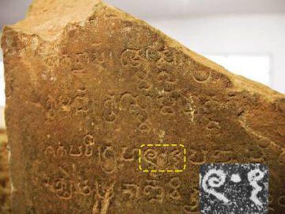 El relieve del siglo VII con la cifra 605 en idioma jemer destacada