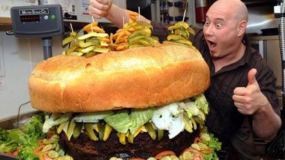 La hamburguesa de 86 kilos y otras locuras de la comida 'yanqui'
