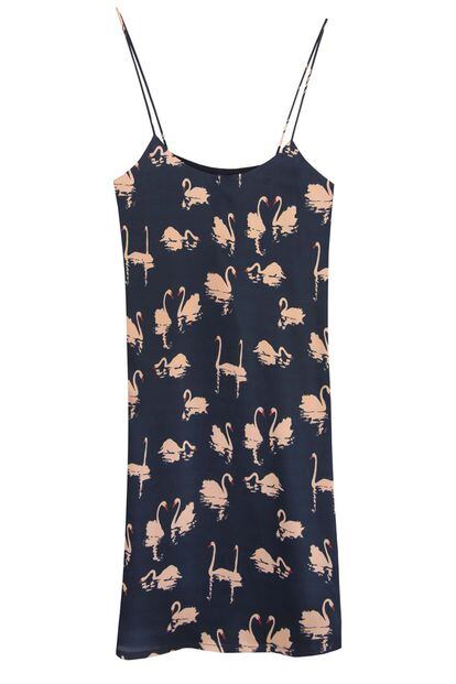 Vestido lencero con estampado de cisnes de Dolores Promesas (99 euros).