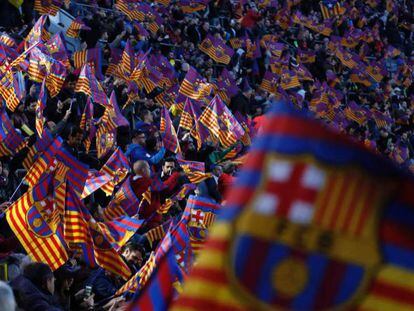 FOTO: Aficionados del Barcelona mueven sus banderas tras la derrota. / VÍDEO: Declaraciones de Luis Enrique tras el partido.