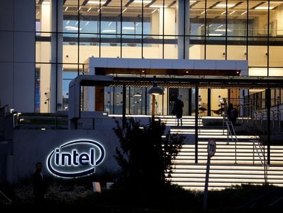 El edificio inteligente que sirve de sede a Intel en Petah Tikva, cerca de Tel Aviv, en diciembre de 2019.