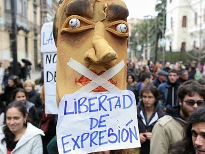 Manifestación de apoyo a los titiriteros en Granada el 13 de febrero.