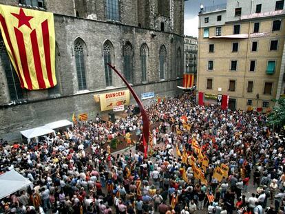 El Fossar de les Moreres, a Barcelona (durant la Diada de l’Onze de Setembre de 2002), espai icònic de l’independentisme majoritàriament d’esquerra. 