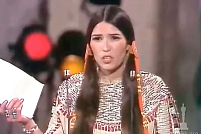 Sacheen Littlefeather, tras recoger el Oscar a Marlon Brando.