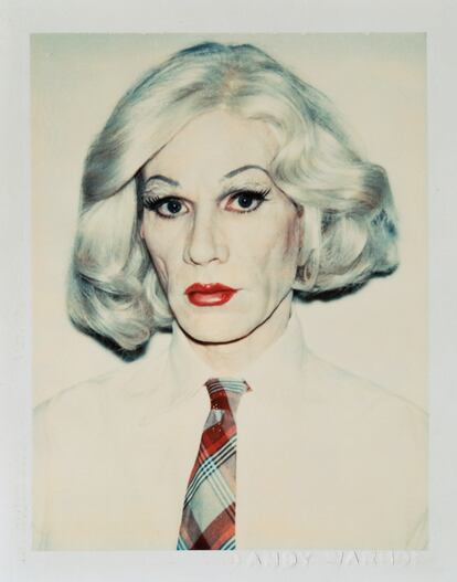 'Autoportrait en drag', d'Andy Warhol.