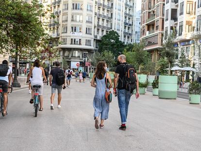 La plaza del Ayuntamiento de Valencia, peatonal.