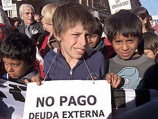 Manifestación de niños pobres el jueves en Buenos Aires, durante la inauguración del Foro Social Mundial.