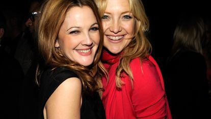 Las actrices Drew Barrymore y Kate Hudson el 6 de febrero de 2007.