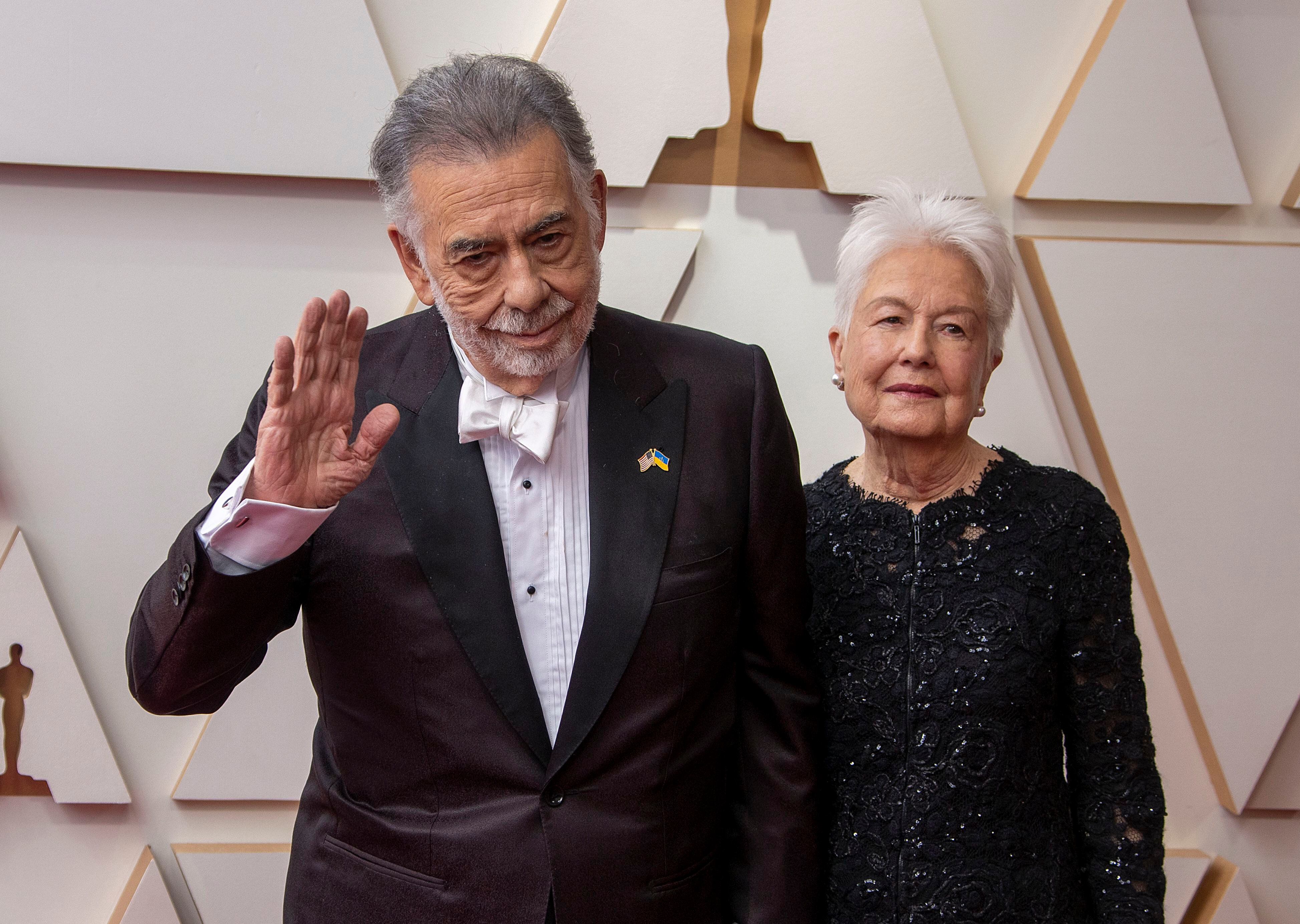 Francis Ford Coppola y Eleanor Coppola, a su paso por la alfombra roja de los Premios Óscar, en el Teatro Dolby de Los Ángeles, California, el 27 de marzo de 2022.